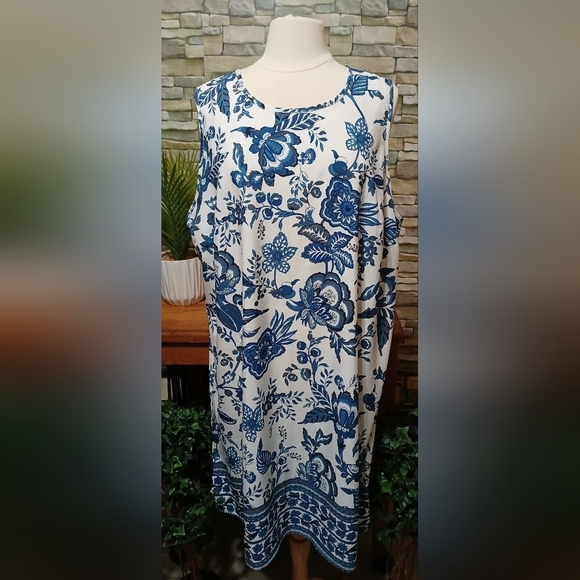 SHEIN Dresses & Skirts - 🪻Shein Curve 3X Floral Blue and White Sleeveless Shift Dress Whimsigoth